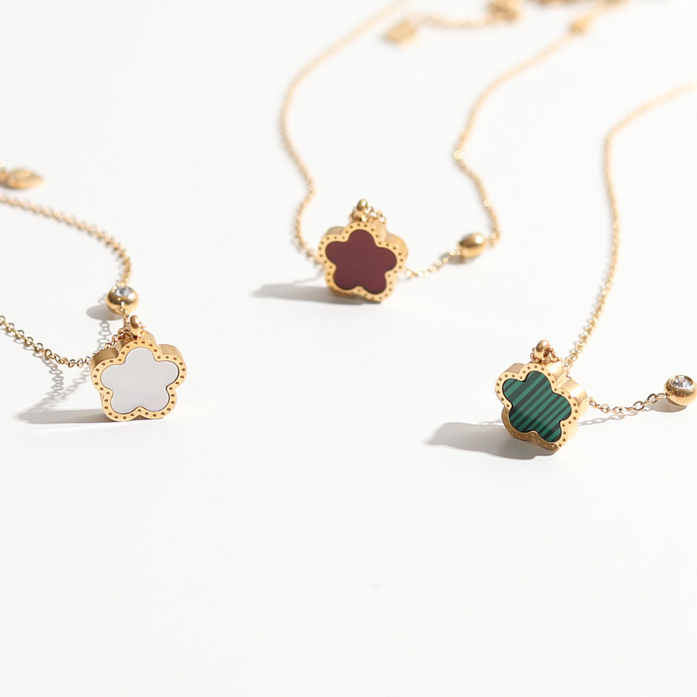 Collana con ciondolo fiore in  - Red Clover Flower recensione e prezzo