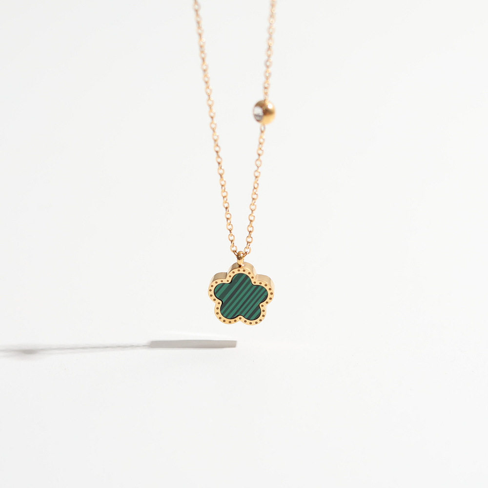 Collana con ciondolo fiore in  - Red Clover Flower recensione e prezzo